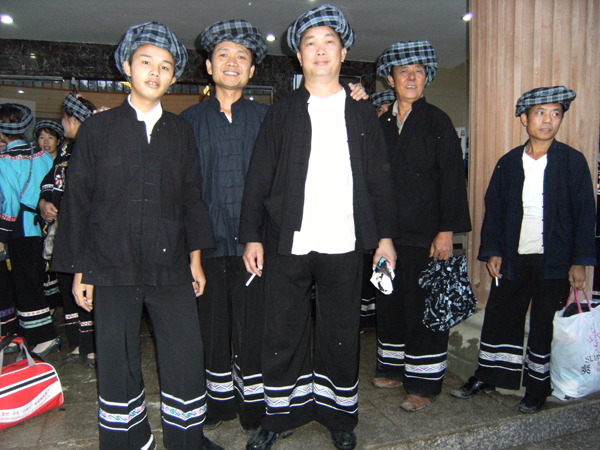 布依族服饰